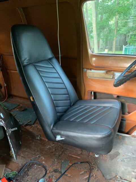 Dodge B200 Van 1977 image number 28