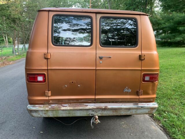 Dodge B200 Van 1977 image number 4