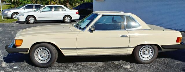 Mercedes-Benz SL-Class 1978 image number 0