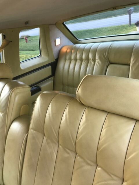 Cadillac DeVille 1977 image number 30