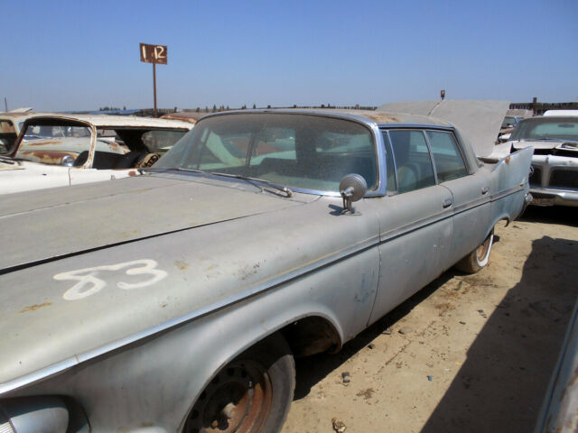 Chrysler Imperial 1961 image number 2
