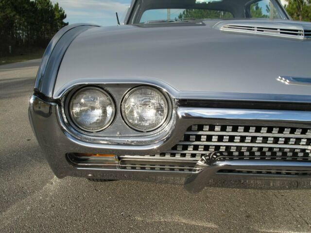 Ford Thunderbird 1962 image number 37