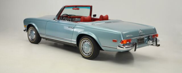 Mercedes-Benz S-Class 1970 image number 17