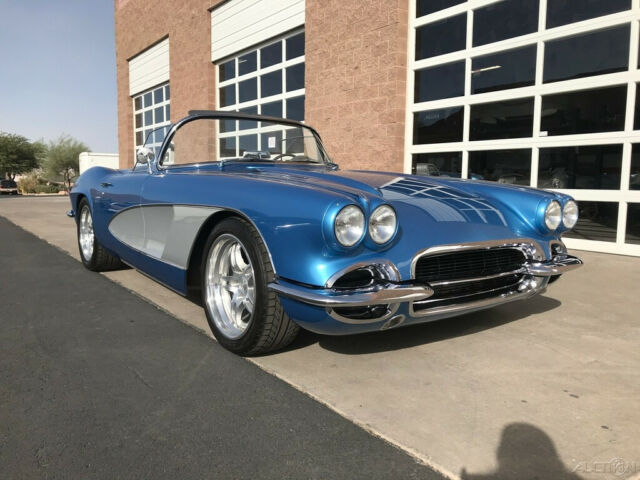 Chevrolet Corvette 1961 image number 13