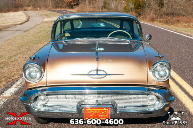 Oldsmobile Starfire 98 Holiday 1957 image number 25