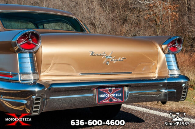 Oldsmobile Starfire 98 Holiday 1957 image number 29