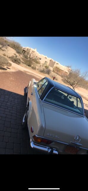 Mercedes-Benz SL-Class 1970 image number 40
