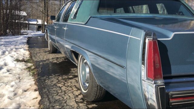 Cadillac Fleetwood 1977 image number 1