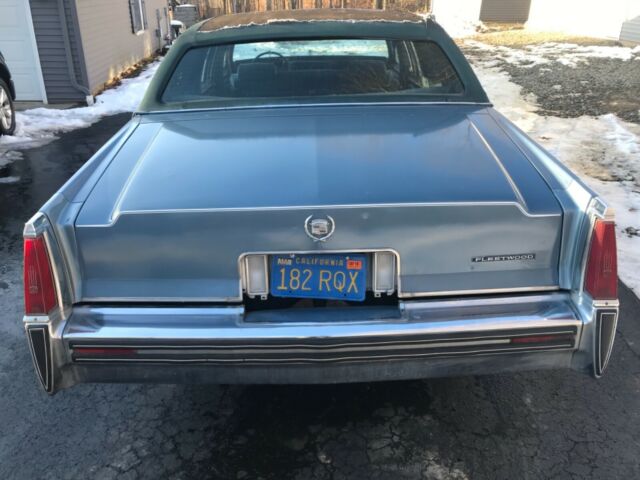 Cadillac Fleetwood 1977 image number 10