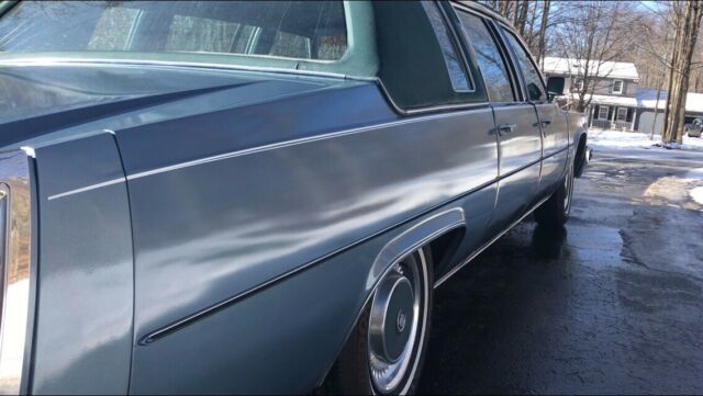 Cadillac Fleetwood 1977 image number 2