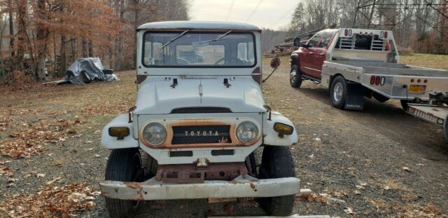Toyota FJ Cruiser 1971 image number 2