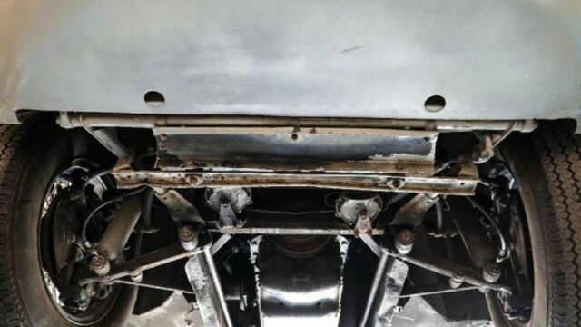 Jaguar E-Type 1971 image number 18