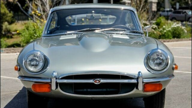 Jaguar E-Type 1971 image number 4