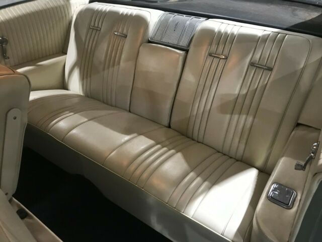Pontiac Bonneville 1965 image number 12