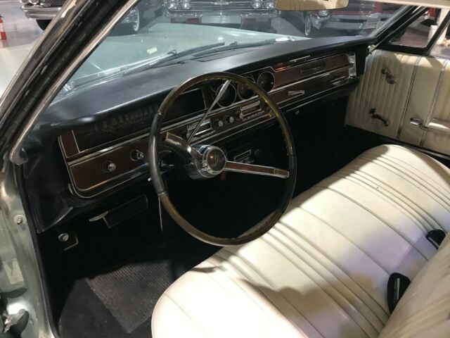 Pontiac Bonneville 1965 image number 13