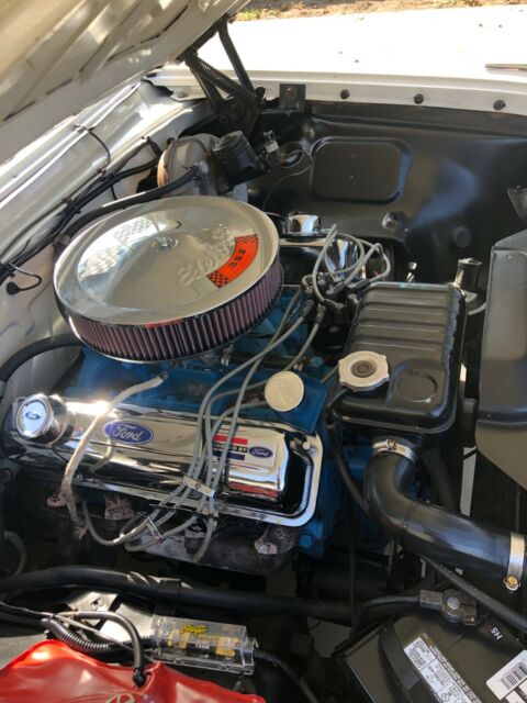 Ford Galaxie 1962 image number 32
