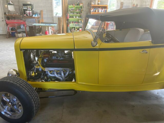 Ford Model B 1932 image number 28
