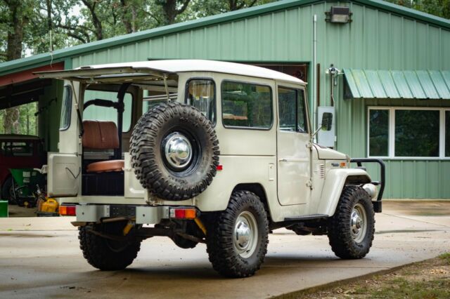 Toyota Land Cruiser 1974 image number 1