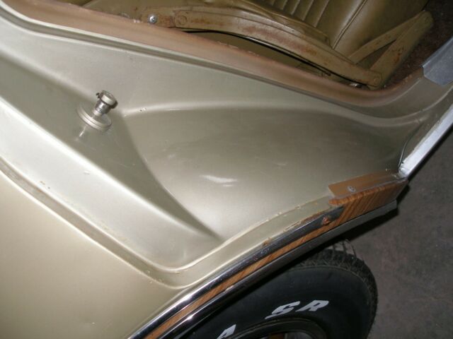 Oldsmobile Custom Cruiser 1969 image number 10