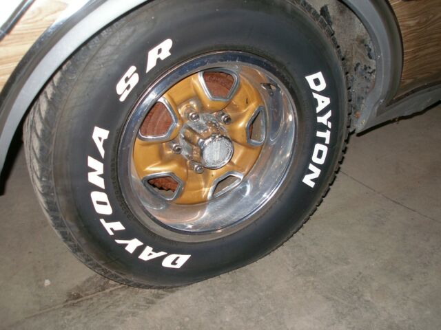Oldsmobile Custom Cruiser 1969 image number 28