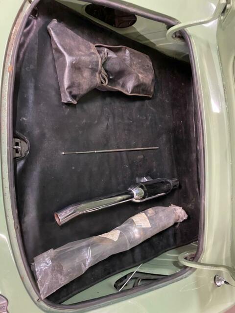 Jaguar E-Type 1967 image number 21