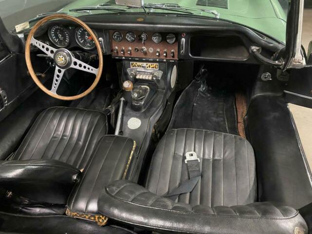 Jaguar E-Type 1967 image number 33