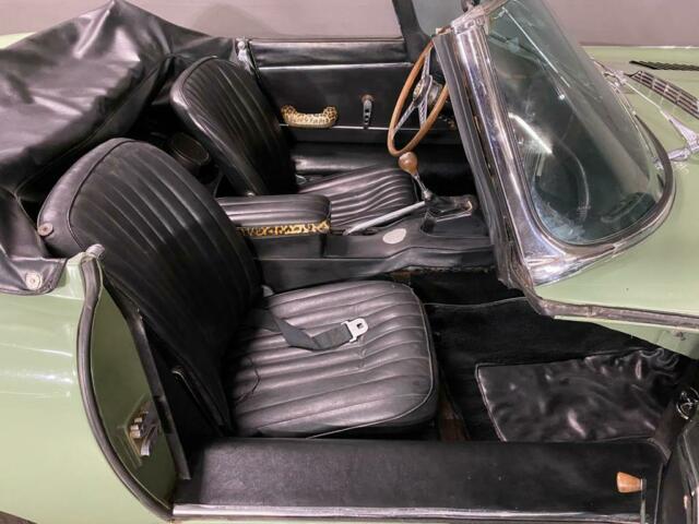 Jaguar E-Type 1967 image number 35
