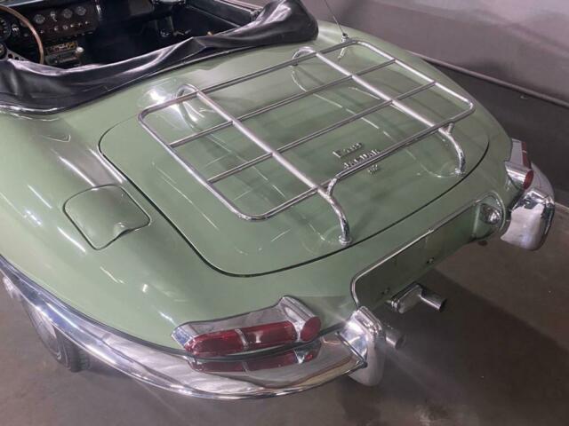 Jaguar E-Type 1967 image number 40