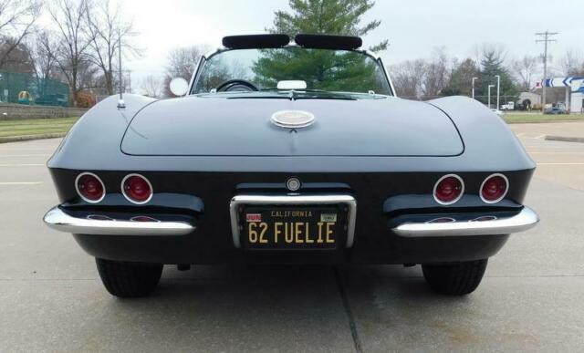 Chevrolet Corvette 1962 image number 12