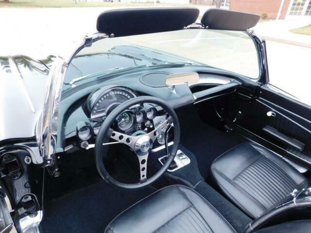 Chevrolet Corvette 1962 image number 20