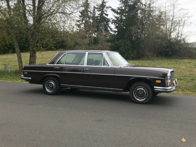 Mercedes-Benz 300-Series 1970 image number 2