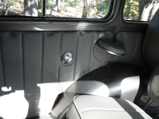 Willys Station Wagon 1957 image number 11