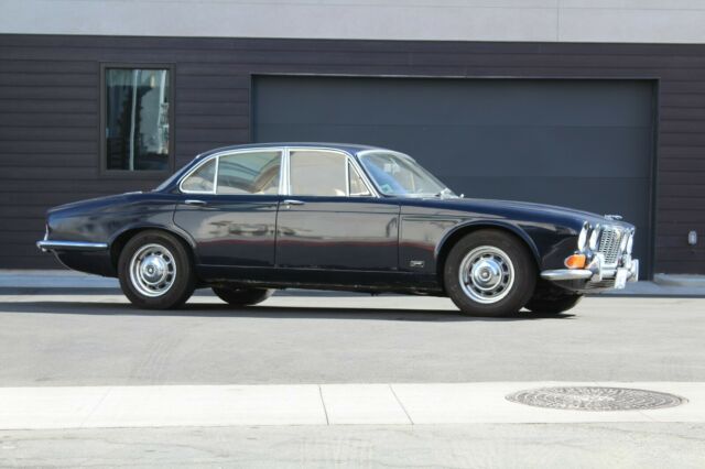 Jaguar XJ6 1971 image number 24