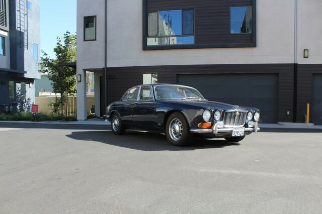 Jaguar XJ6 1971 image number 29