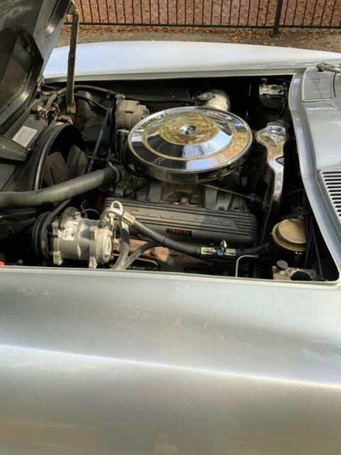 Chevrolet Corvette 1965 image number 15