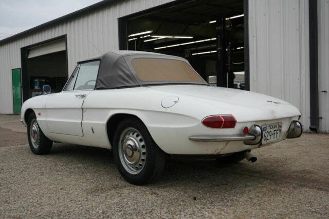 Alfa Romeo Spider 1967 image number 14