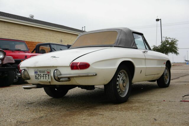 Alfa Romeo Spider 1967 image number 18