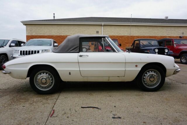 Alfa Romeo Spider 1967 image number 19