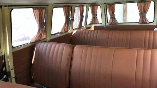 Volkswagen Bus/Vanagon 1975 image number 25