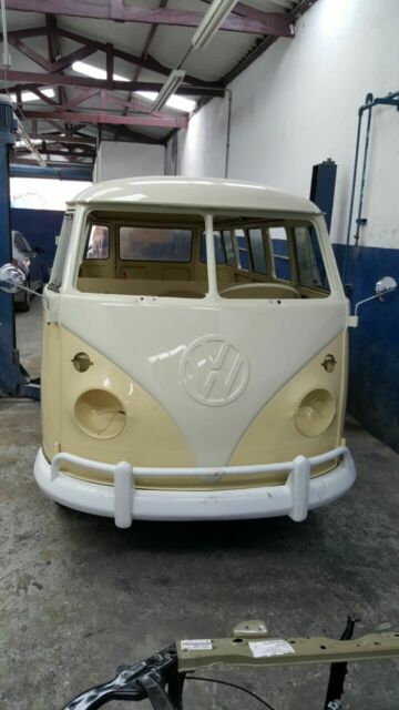 Volkswagen Bus/Vanagon 1975 image number 37