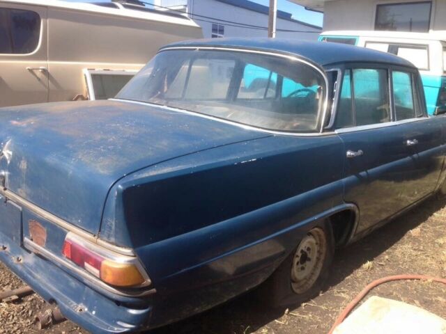 Mercedes-Benz 200-Series 1967 image number 7