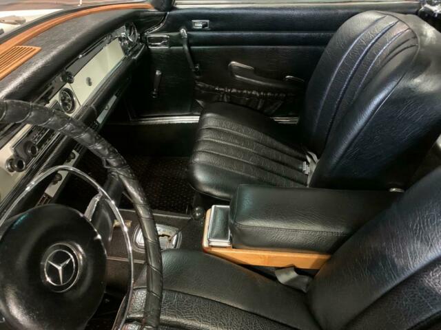 Mercedes-Benz SL-Class 1969 image number 10