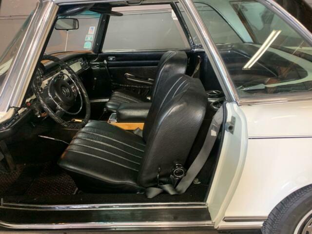 Mercedes-Benz SL-Class 1969 image number 32