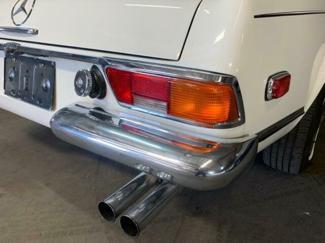 Mercedes-Benz SL-Class 1969 image number 38