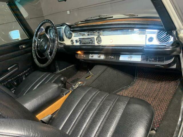Mercedes-Benz SL-Class 1969 image number 41