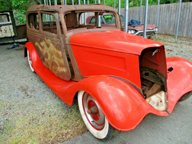 Ford Tudor 1933 image number 28