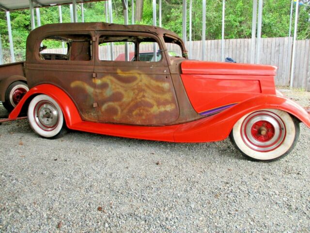 Ford Tudor 1933 image number 29