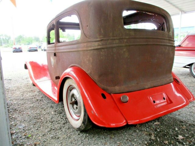 Ford Tudor 1933 image number 31