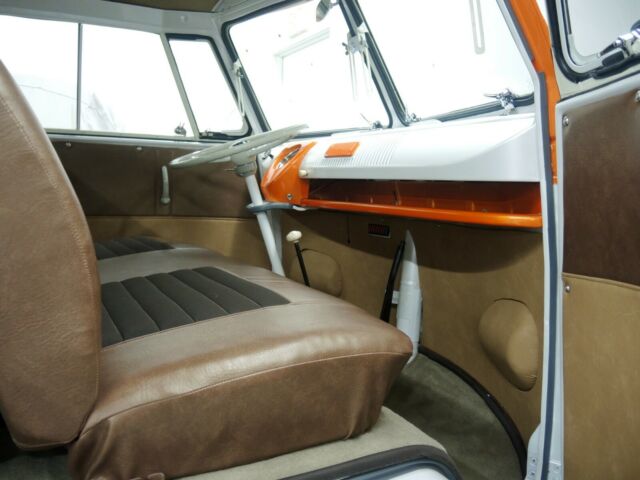 Volkswagen Bus/Vanagon 1961 image number 29