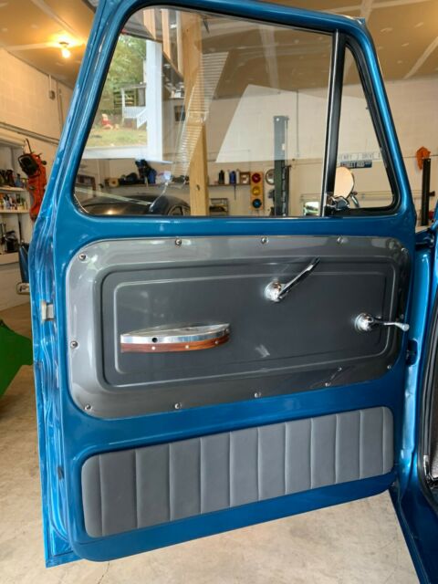 Chevrolet C-10 1965 image number 38